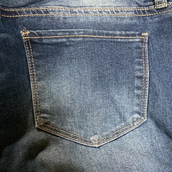 Jean Capris - Picture 6 of 6